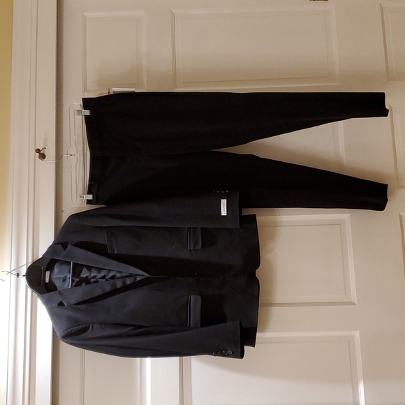 Calvin Klein Men's suit